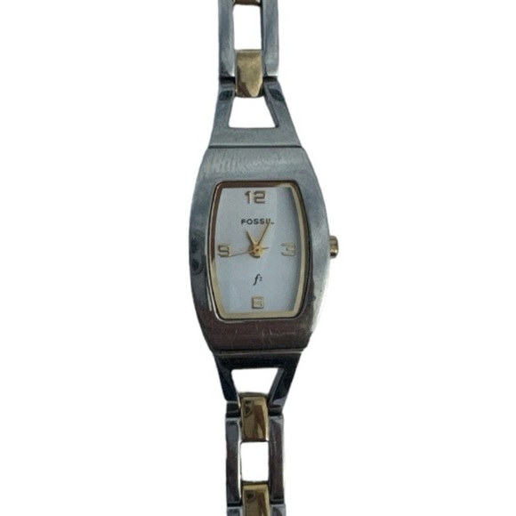 Vintage Women’s Dainty Fossil Watch - Picture 4 of 5